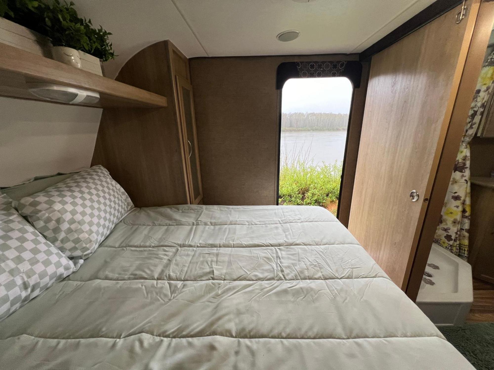 Surfside Glamping Camper Hotel Klamath Exterior photo